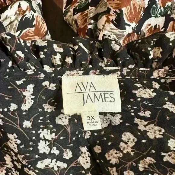 Ava James 3X Flowy Floral Top. 
3/4 Sleeve. 
Womens. 
Sheer up top - Picture 9 of 10